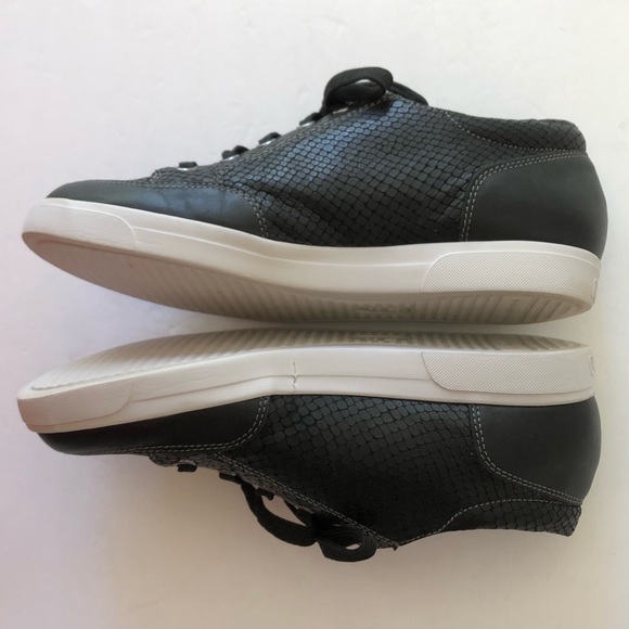 Munro Gabbie Black Snake Print Leather Sneakers - Picture 8 of 15